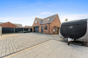 Photo 25- click for photo gallery